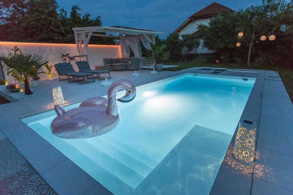 Bazén v ubytování Villa mit Pool und Garten nebo v jeho okolí