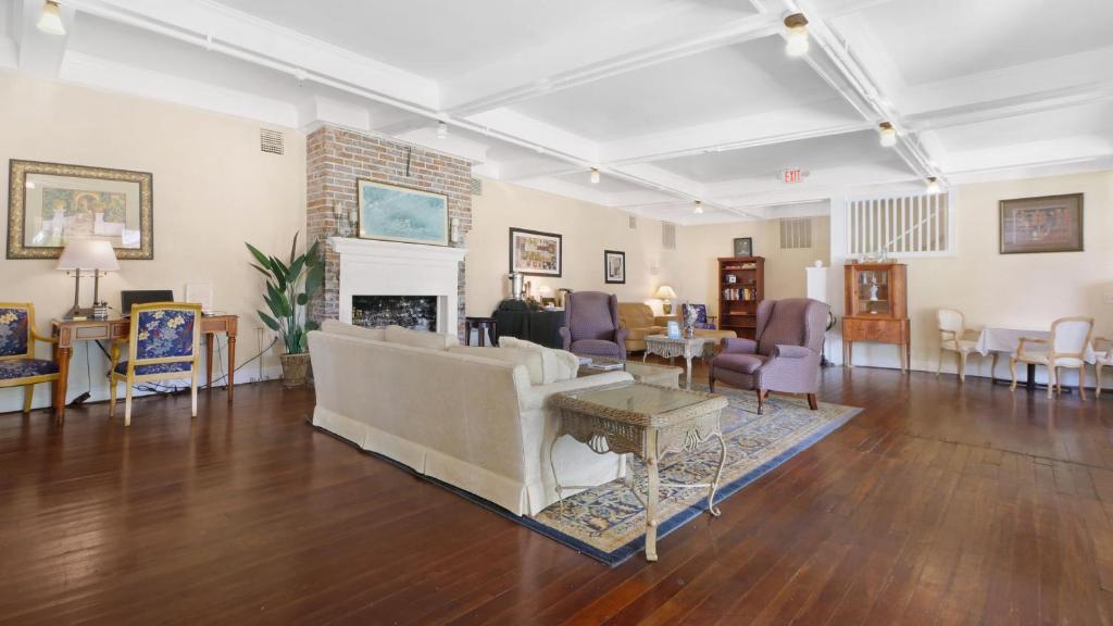 Crystal Bay Historic Hotel photo