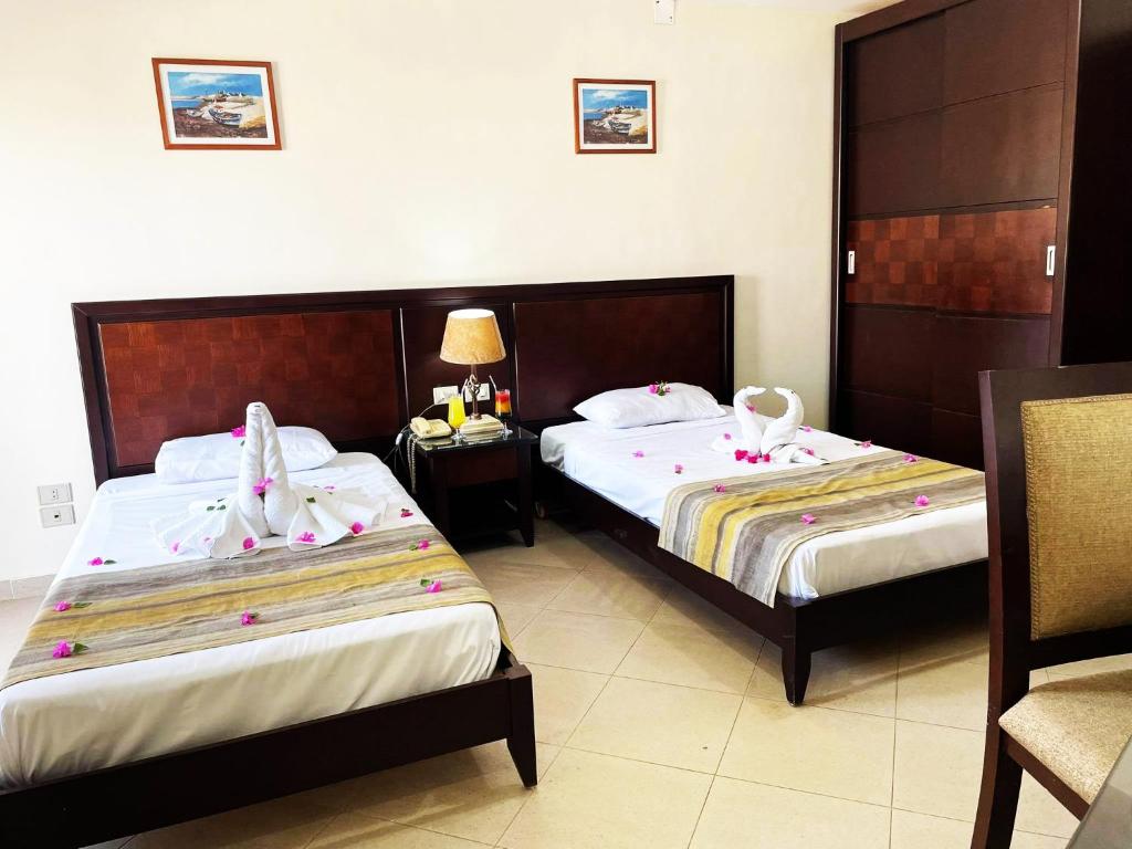 Postel nebo postele na pokoji v ubytování Naama Inn Hotel