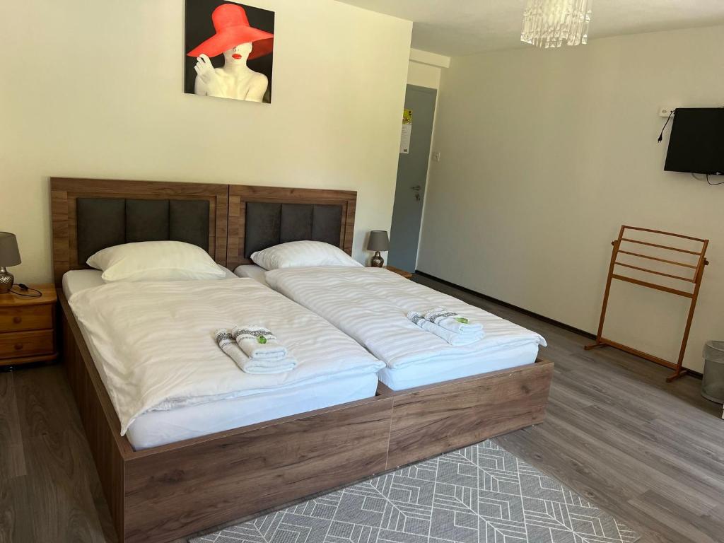 Postel nebo postele na pokoji v ubytování Hotel Restaurant du Moulin