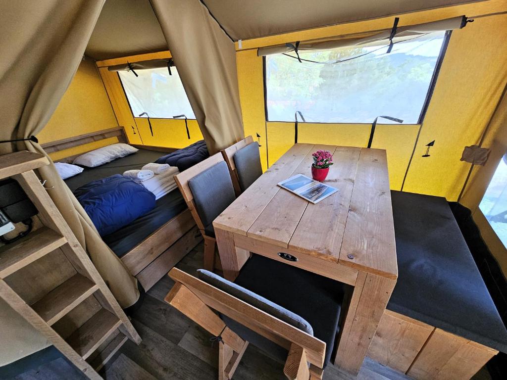 Postel nebo postele na pokoji v ubytování Amadria Park Camping Trogir - Glamping Tents