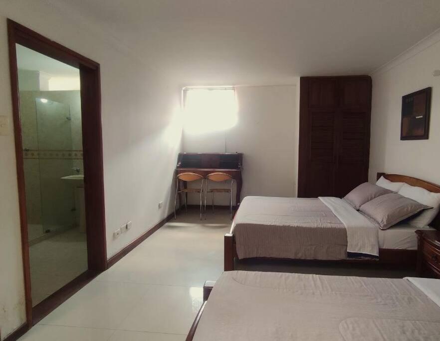 Cama ou camas em um quarto em Casa Hotel San Rafael Armenia piso 1