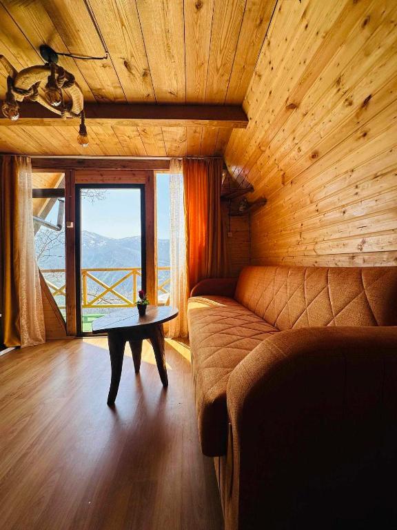 Posezení v ubytování Eco Cottage Panorama Merisi