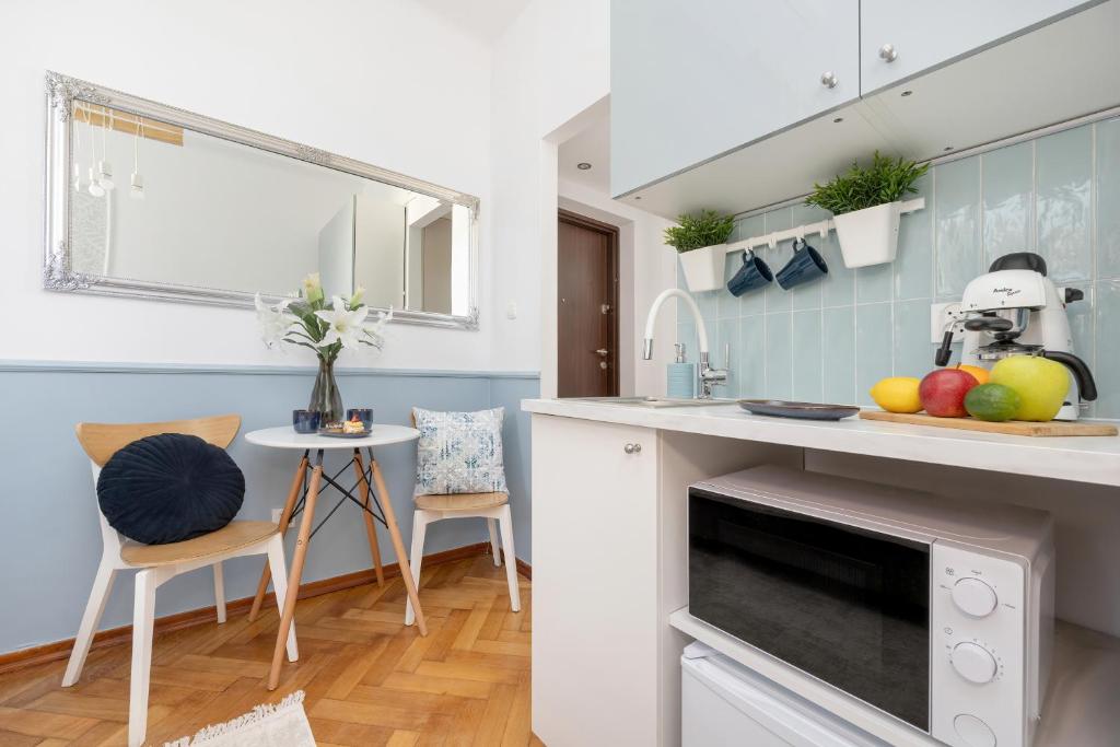 Kuchyňa alebo kuchynka v ubytovaní J&W Apartments Studio Solidarności