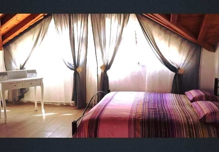Un pat sau paturi într-o cameră la Le Colonne