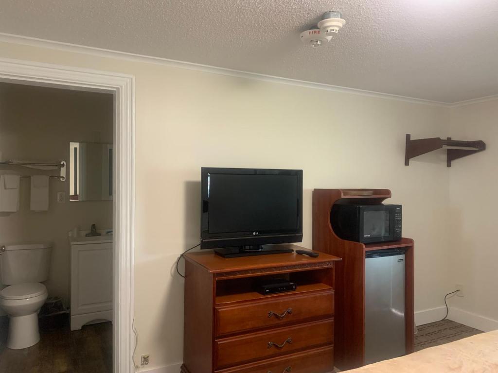 Hatfield Inn - Standard Queen Room