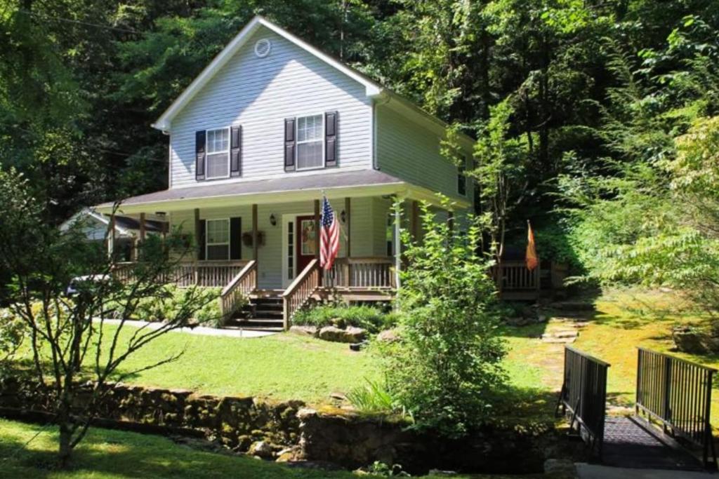 Κήπος έξω από το Baskins Creek Hideaway