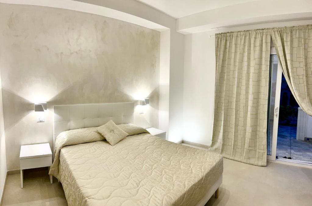 Postel nebo postele na pokoji v ubytování Gemini Luxury Rooms