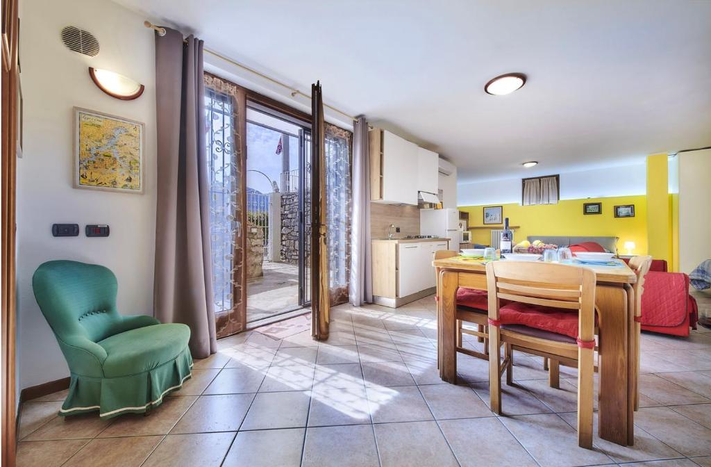 B&B-FORESTERIA Casa Della Musica Lake Como - Family Studio