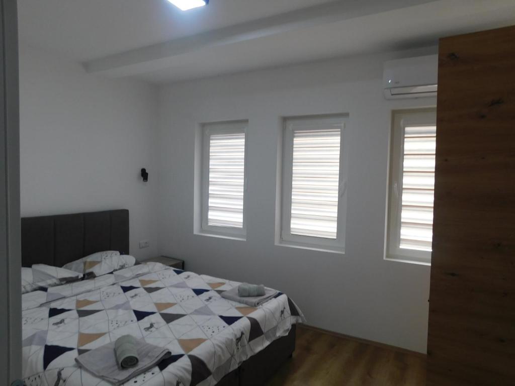Apartments J&M - Apartamento De Dos Habitaciones Con Terraza