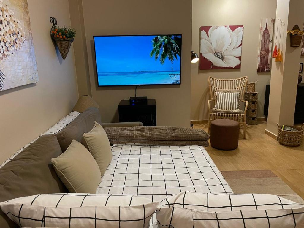 a living room with a couch and a flat screen tv at BeM Ipanema in Rio de Janeiro