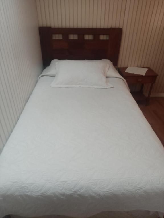 Postel nebo postele na pokoji v ubytování Hostal Saint Michell. El Quisco