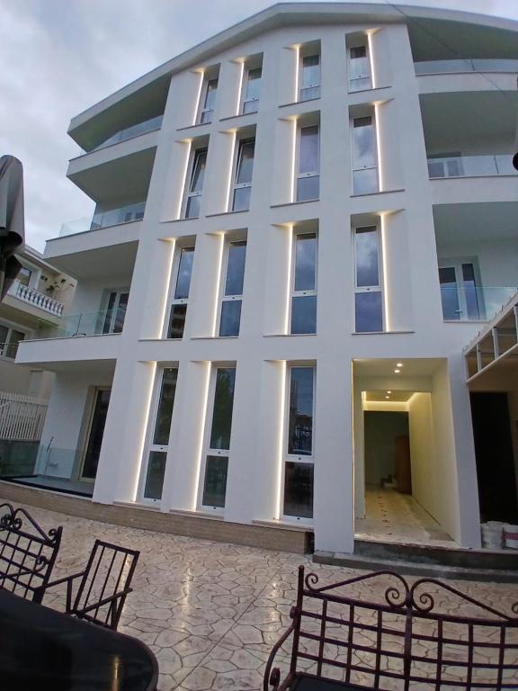 Budova, kde se aparthotel nachází