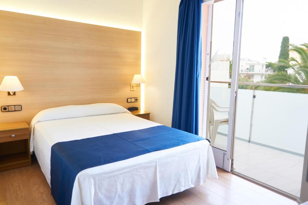 Postel nebo postele na pokoji v ubytování Nautilus Hotel