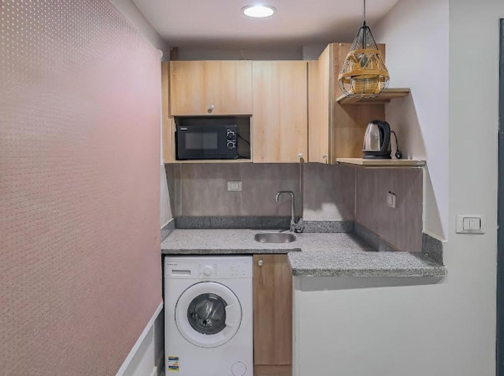 A kitchen or kitchenette at Hostel 390
