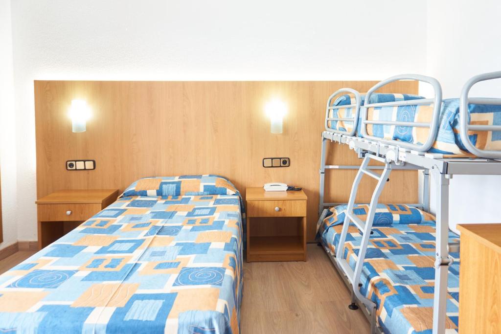 Postel nebo postele na pokoji v ubytování Nautilus Hotel