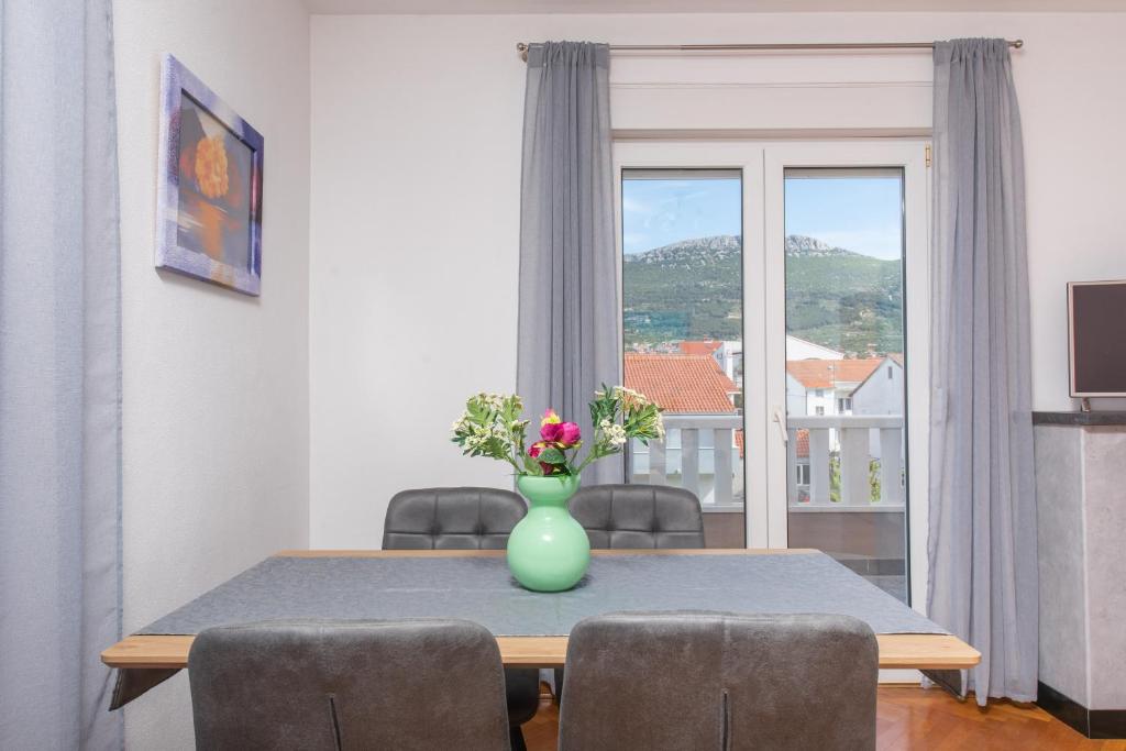 Výhľad na hory alebo výhľad na hory priamo z apartmánu