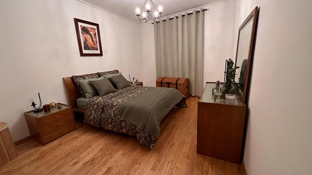 Giường trong phòng chung tại Appartement tout confort à valpaços