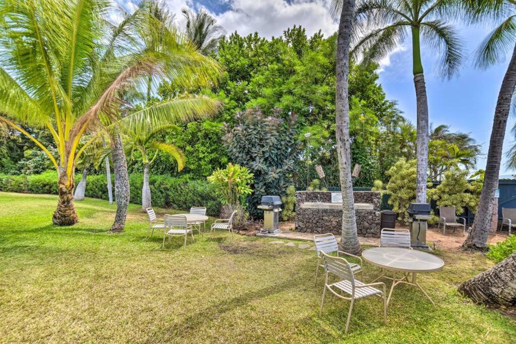 Zahrada ubytování Stunning Maui Direct Ocean front on the beach, Walk to beach from Condo, Watch Turtles, Whales, AC in all rooms ocean view Pool and Spa