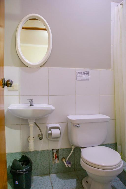 Koupelna v ubytování Hospedaje Guadalupe Inn