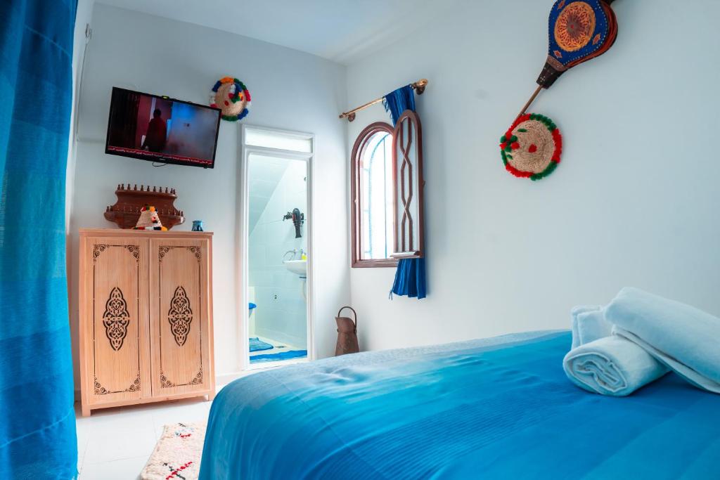 Postel nebo postele na pokoji v ubytování DAR CHEFCHAOUEN