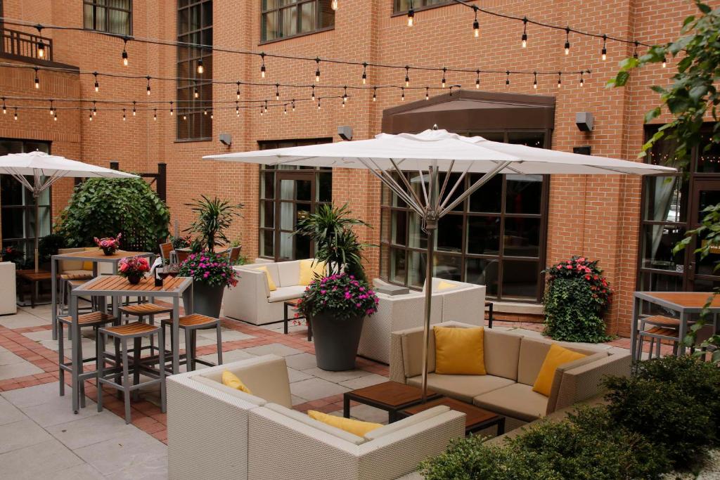 The Yorkville Royal Sonesta Hotel Toronto photo
