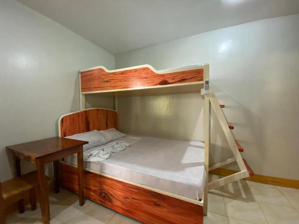 Postel nebo postele na pokoji v ubytování Strong Tower Inn