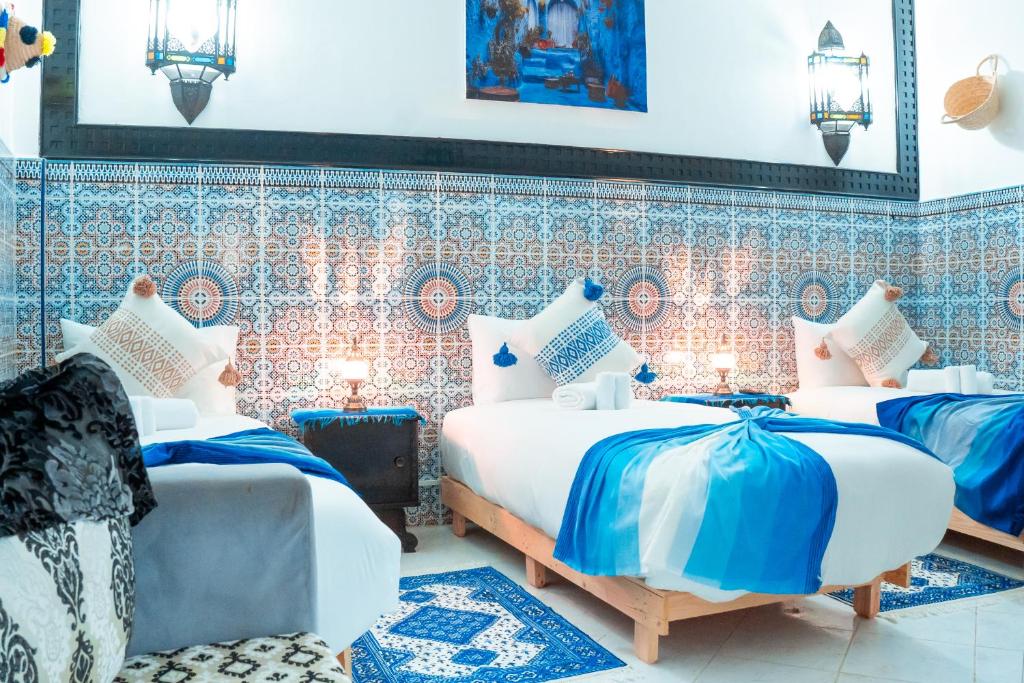 Postel nebo postele na pokoji v ubytování DAR CHEFCHAOUEN