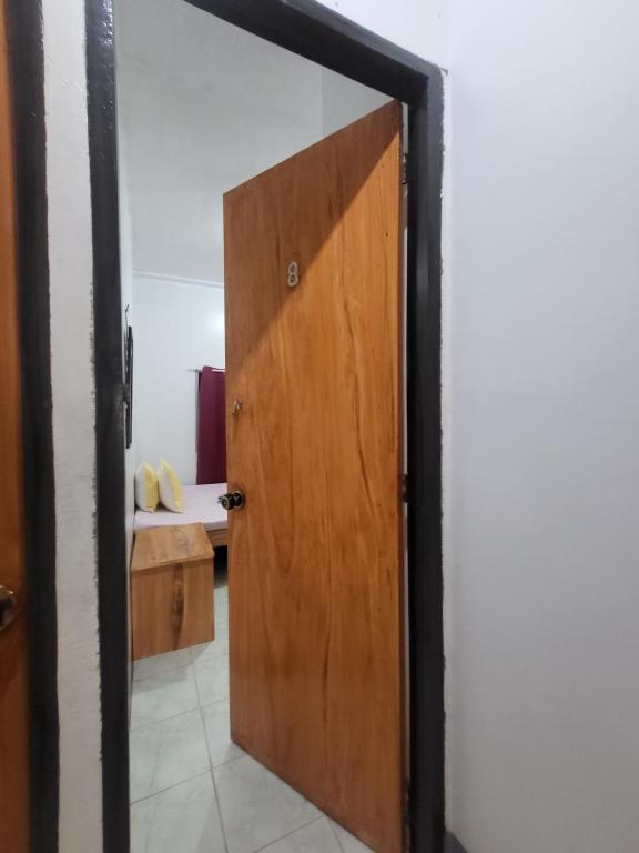 Postel nebo postele na pokoji v ubytování Strong Tower Inn