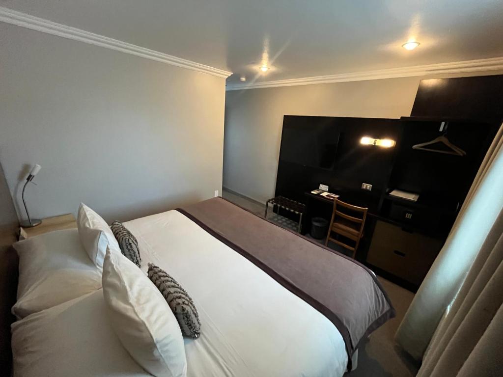 Postel nebo postele na pokoji v ubytování Hotel Martín Gusinde