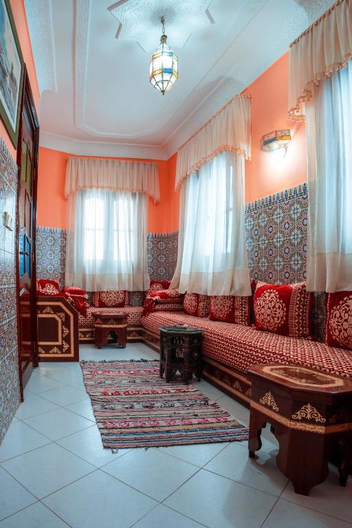 Posezení v ubytování DAR CHEFCHAOUEN