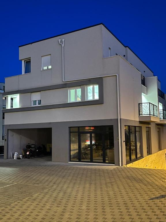 Apartments with parking space Kastel Stafilic, Kastela - 22533
