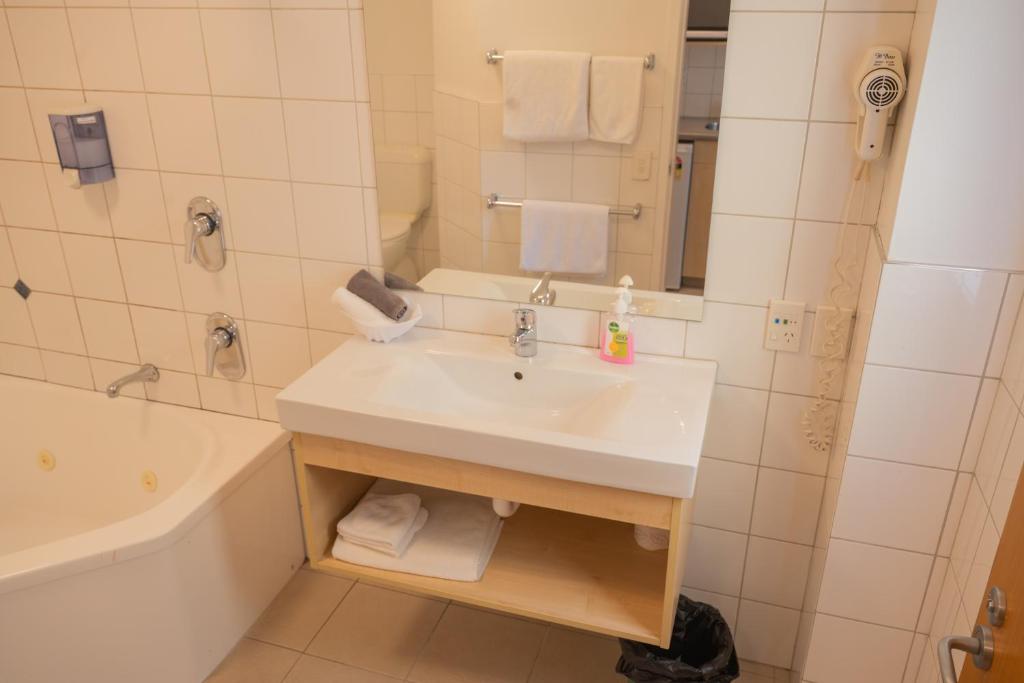 Victoria Court Motor Lodge - Free Parking - Resim 32