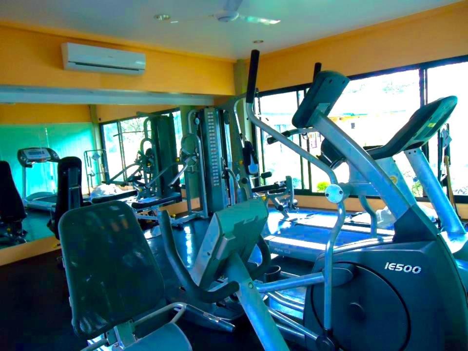 Fitness centrum a/nebo fitness zařízení v ubytování Luisita Central Park Hotel
