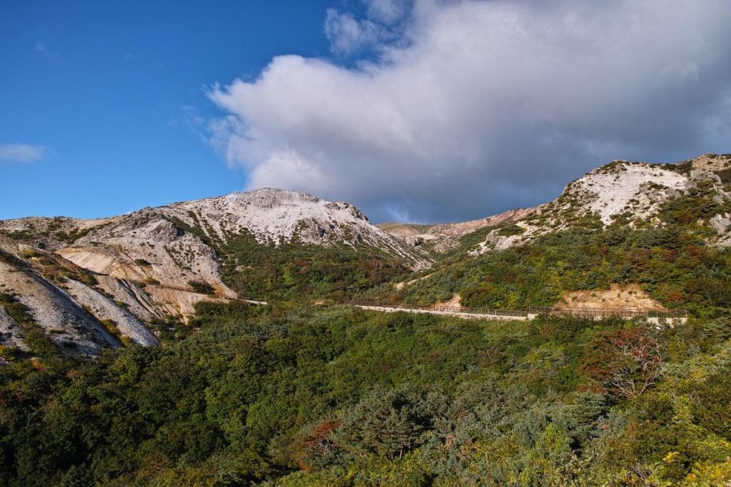 Peisaj natural din apropierea acestui hotel