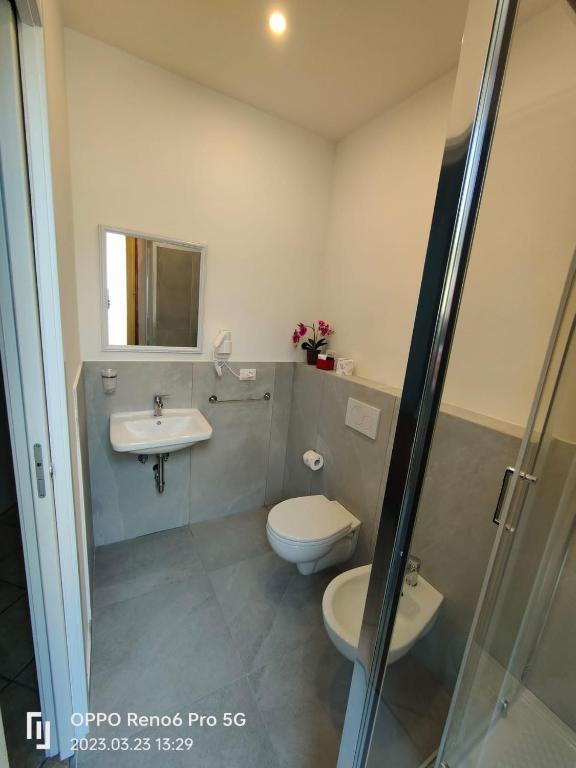 A bathroom at B&B La Cittadella