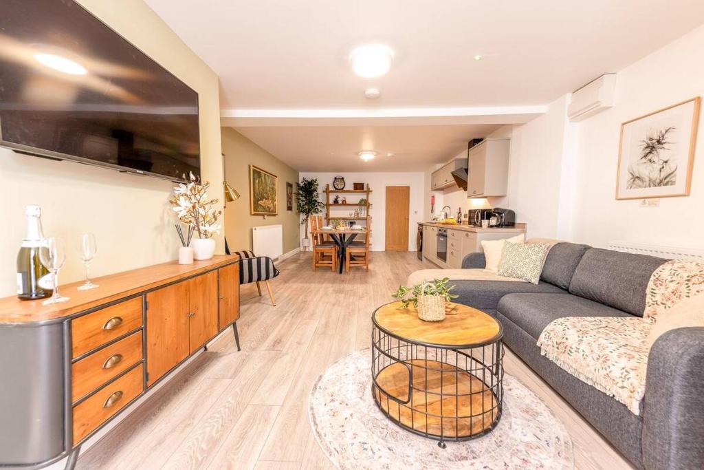 Pass the Keys James place Flat 1 · James Place at The Iron House