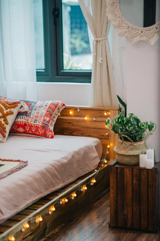 Postel nebo postele na pokoji v ubytování MiaCasa Hanoi - King Bed - Free laundry - Netflix & Rooftop Chill