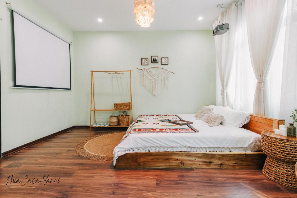 Postel nebo postele na pokoji v ubytování MiaCasa Hanoi - King Bed - Free laundry - Netflix & Rooftop Chill