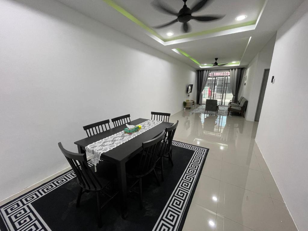 Posezení v ubytování Farisya Guest House Bandar Jengka