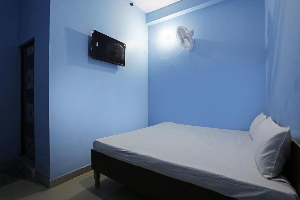 a room with a bed with a blue light at OYO HOTEL RELAX in Ballabgarh