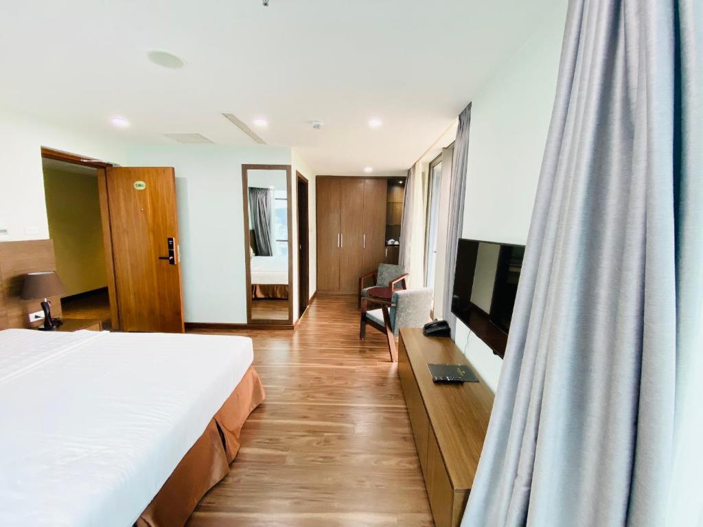 Phòng Có Giường Cỡ King Nhìn Ra Hồ Nước