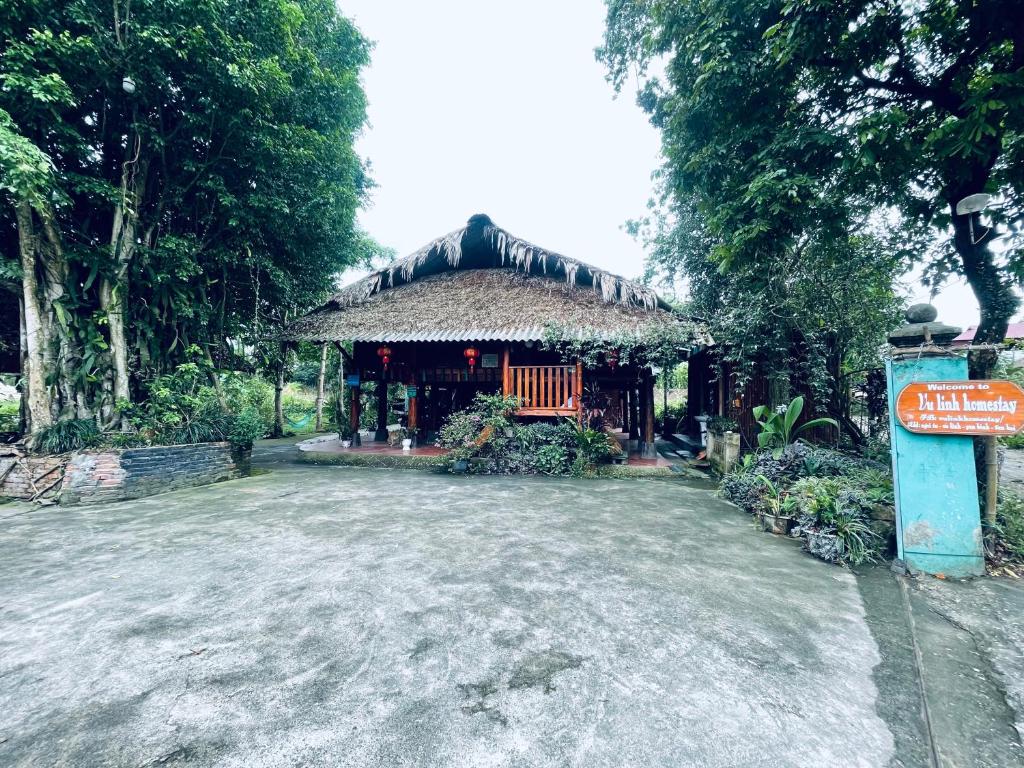 a small house with a thatch roof at Vu Linh Homestay in Vũ Linh