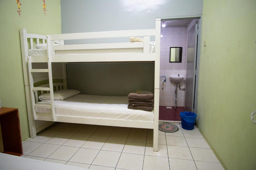 Postel nebo postele na pokoji v ubytování Jungle Ippie Hostel