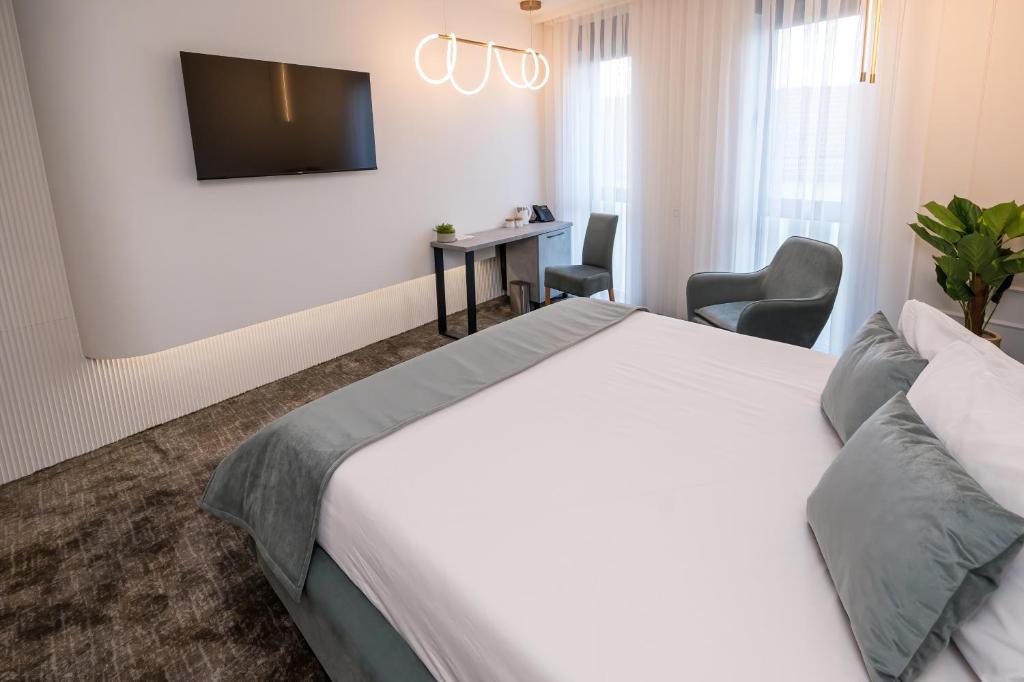 TV a/nebo společenská místnost v ubytování ALIVE HOTEL