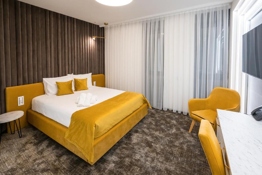 Postel nebo postele na pokoji v ubytování ALIVE HOTEL