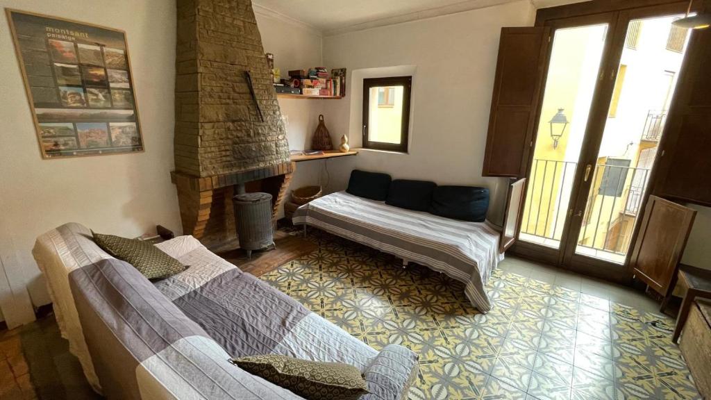 En eller flere senge i et værelse på Maison de village proche de Margalef