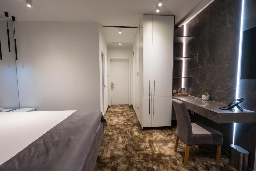 Postel nebo postele na pokoji v ubytování ALIVE HOTEL