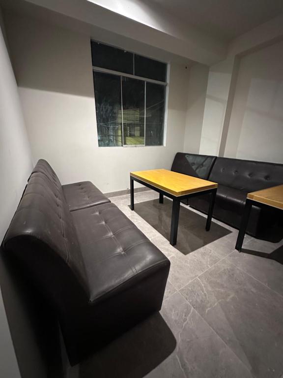 Un lugar para sentarse en Dpto a 3 min Plaza Huánuco y 1 cuadra Open Plaza