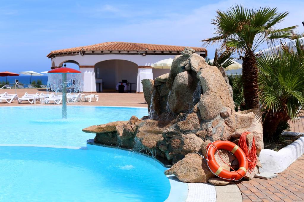 Bazén v ubytování Acqua di Mare Hotel e Resort nebo v jeho okolí